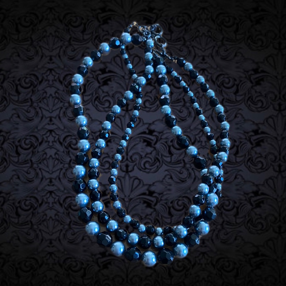 🖤2 for 10🖤 Blue and black beaded necklace